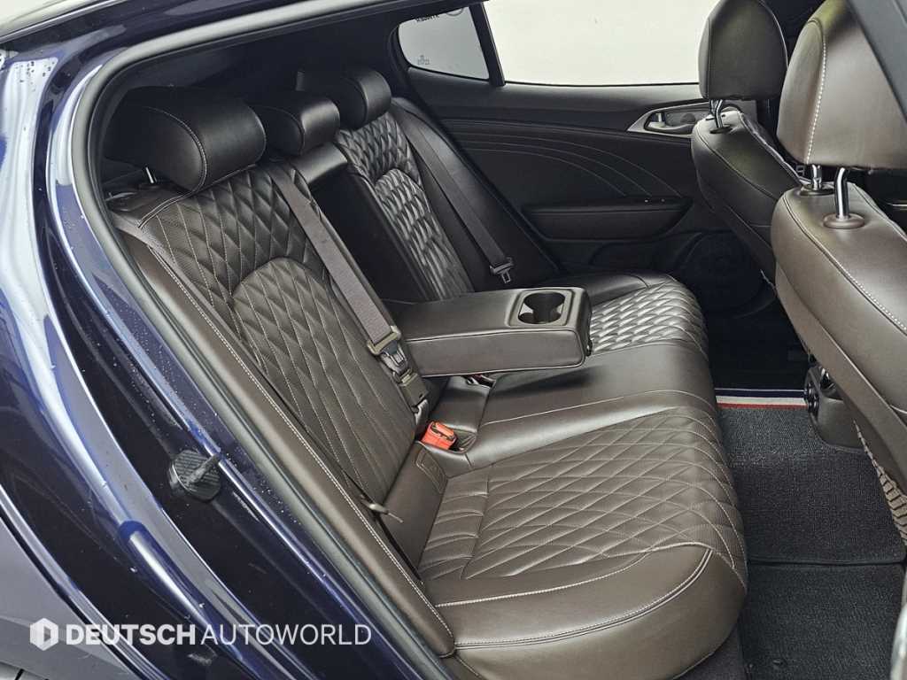 KIA Stinger - Vista 12