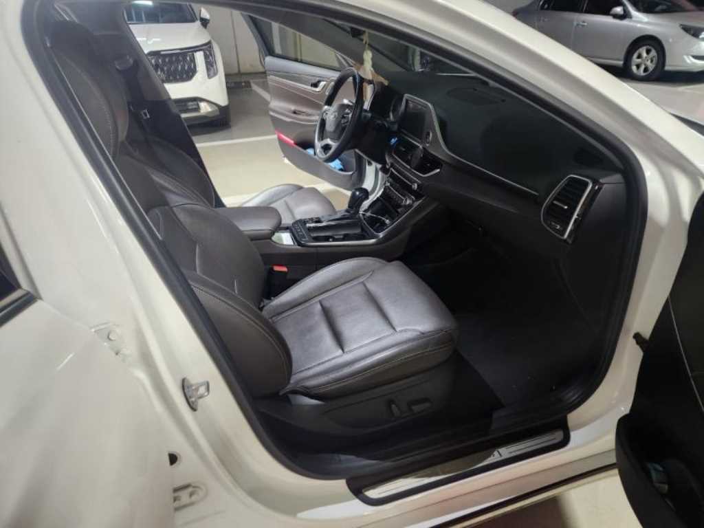 HYUNDAI Grandeur - Vista 9