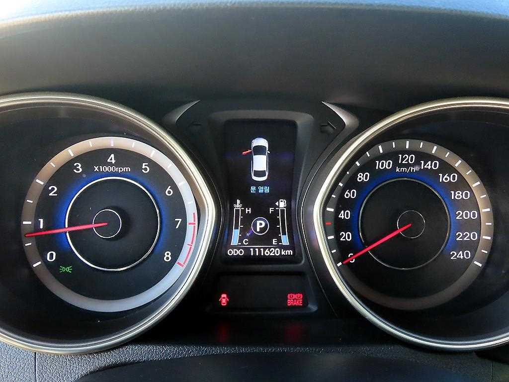 HYUNDAI Avante - Vista 8