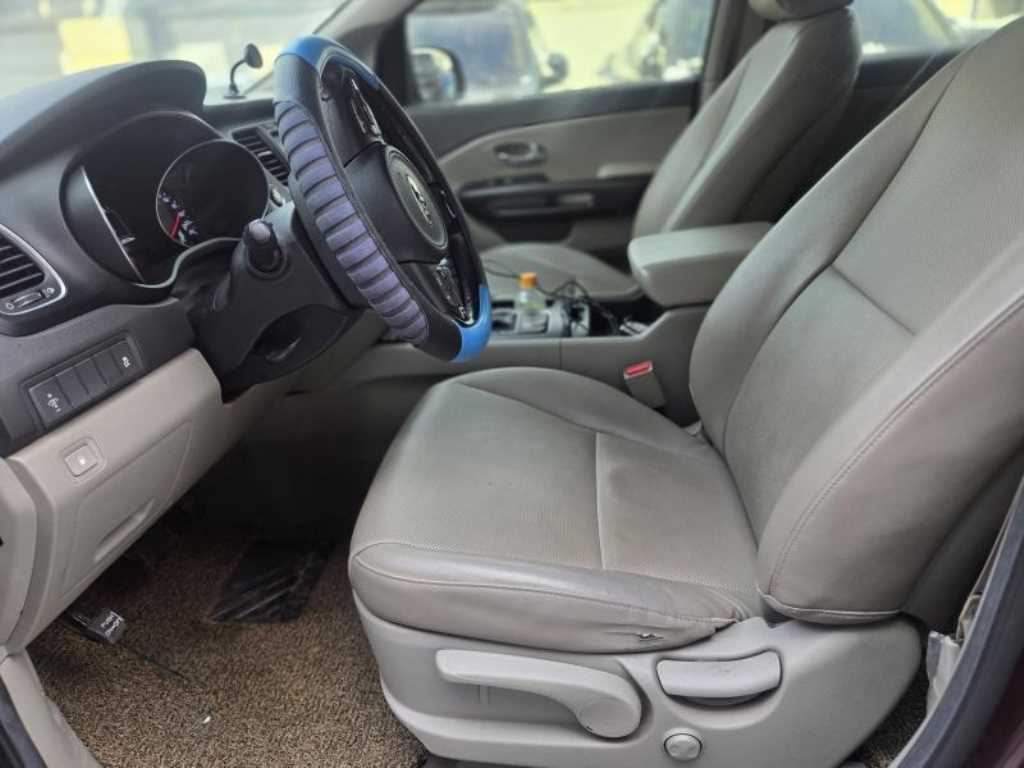 KIA Carnival - Vista 6