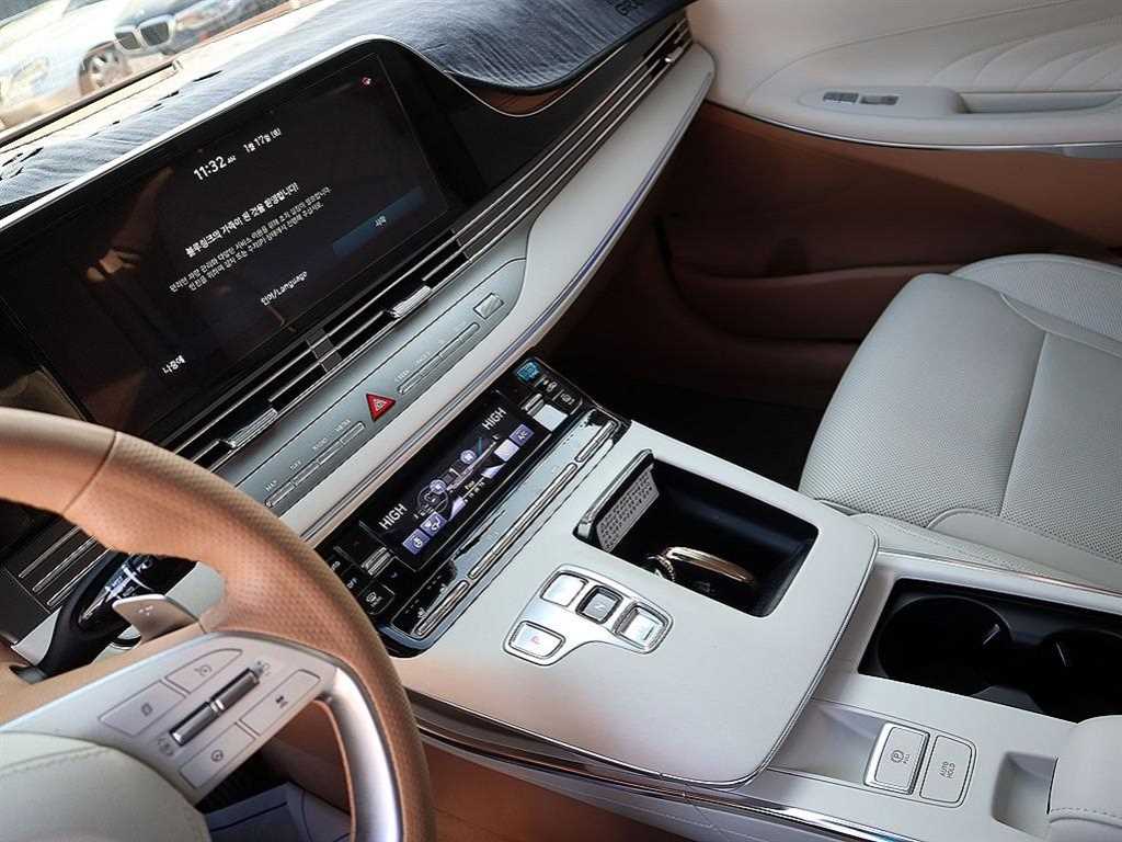 HYUNDAI Grandeur - Vista 11