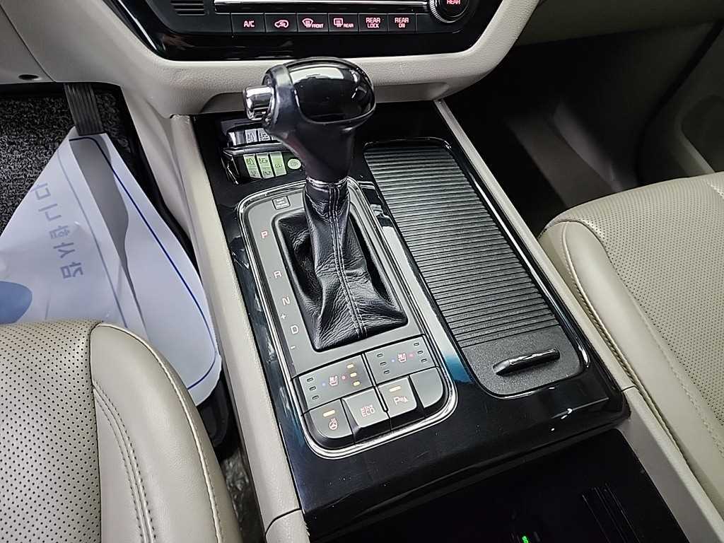 KIA Carnival - Vista 8