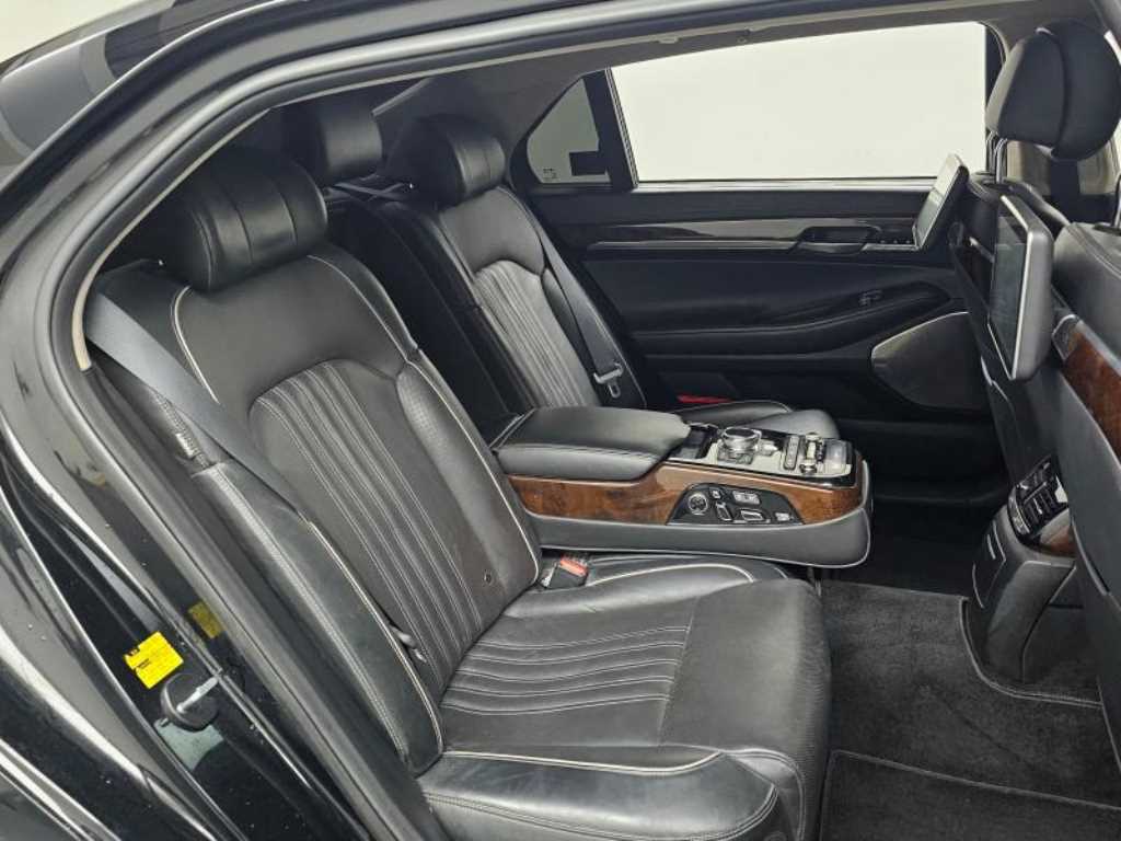 Genesis EQ900 - Vista 12