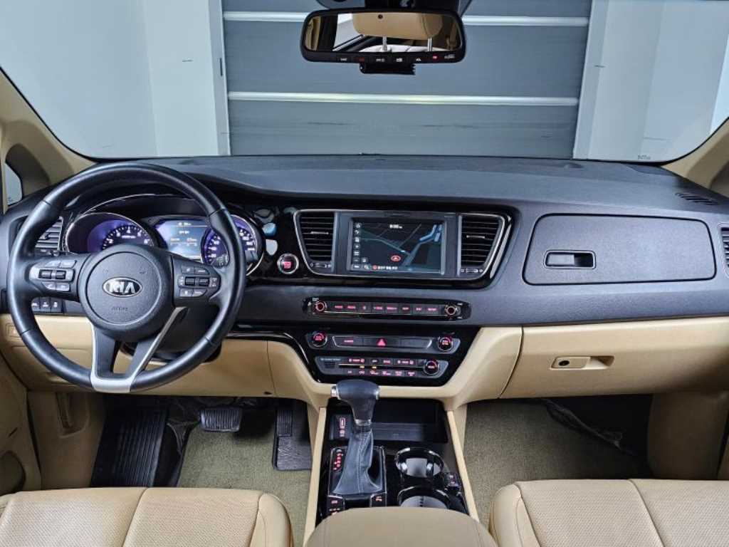 KIA Carnival - Vista 7