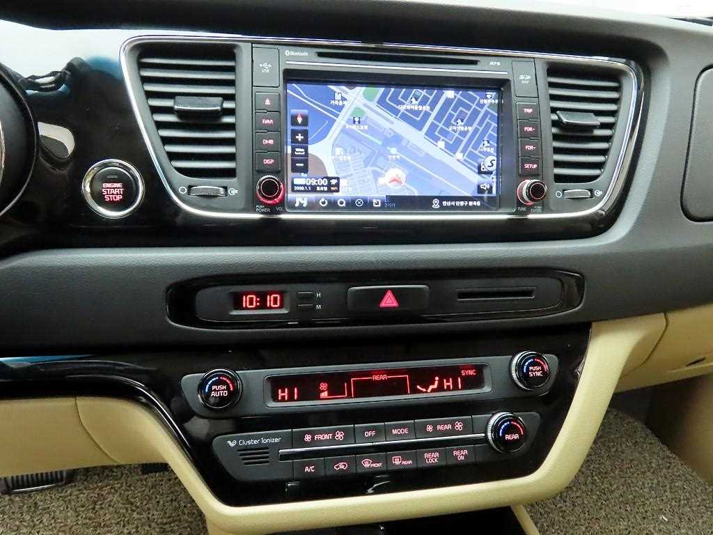 KIA Carnival - Vista 9