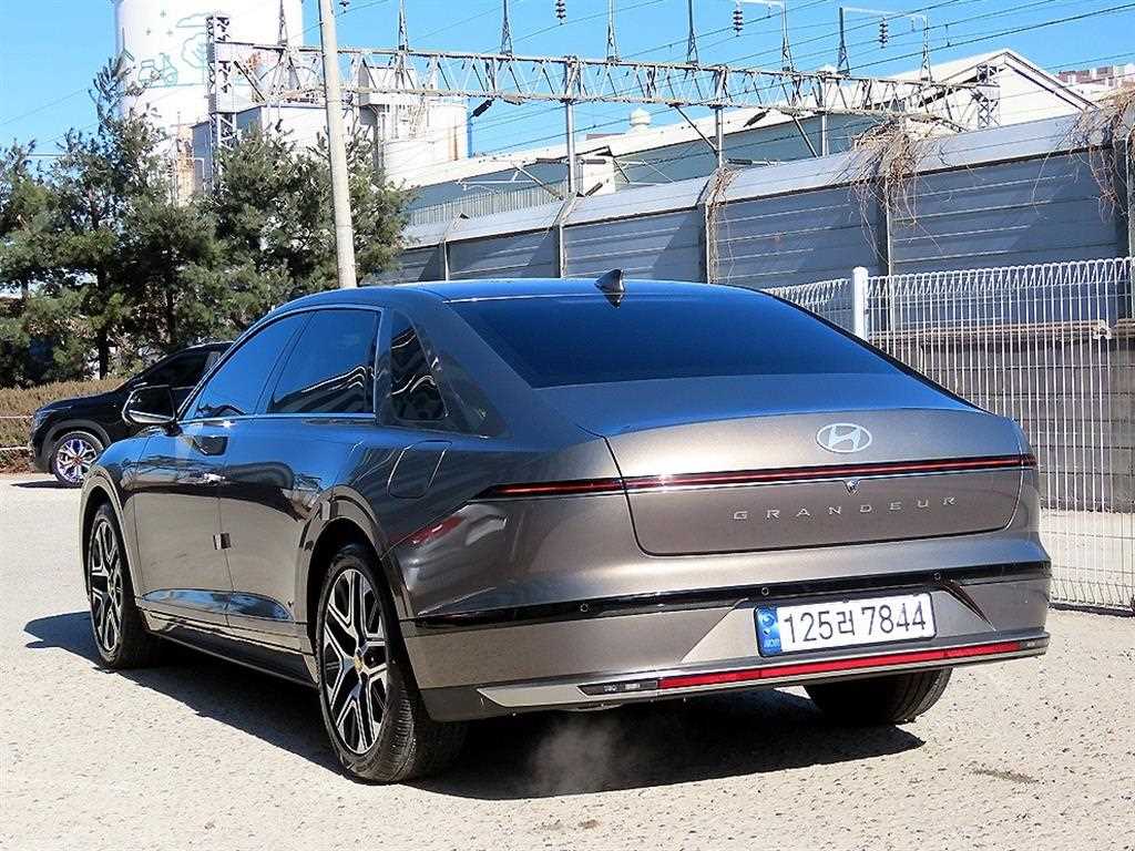 HYUNDAI Grandeur - Vista 3