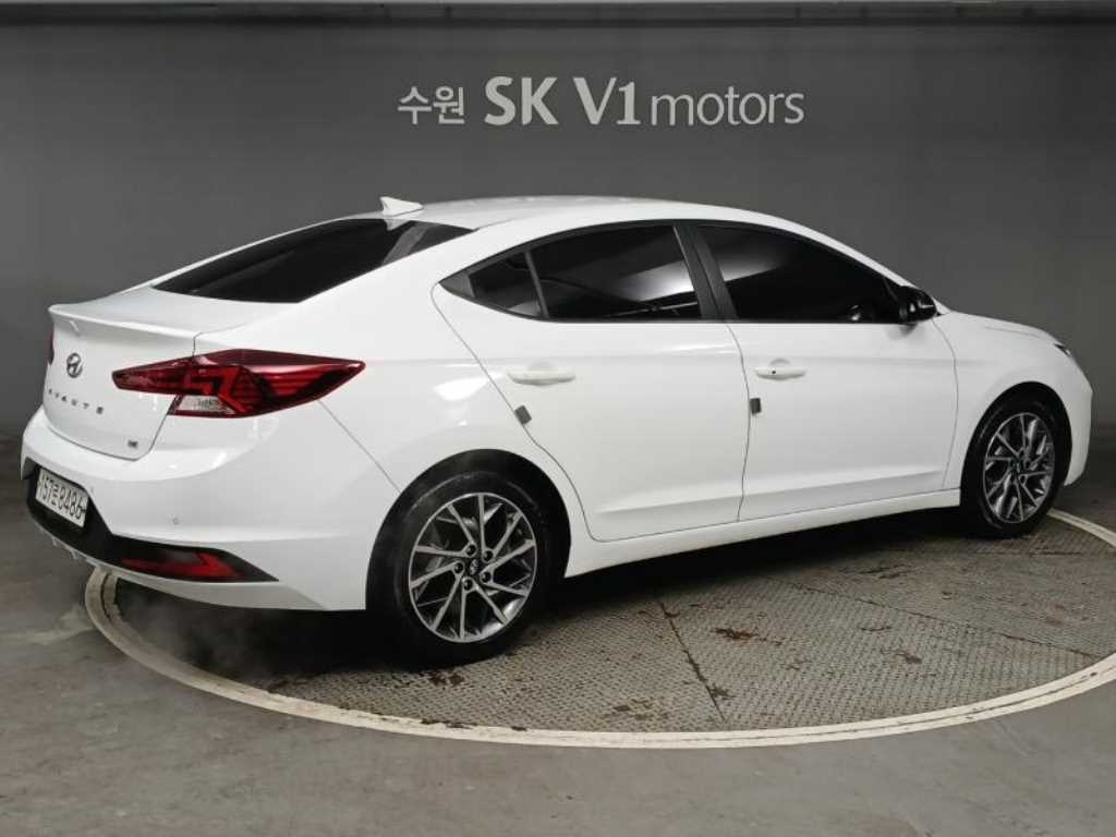 HYUNDAI Avante - Vista 4