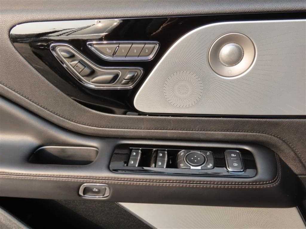 Lincoln Aviator - Vista 12