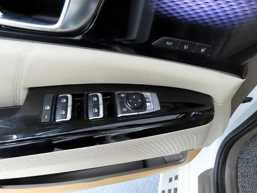 KIA Carnival - Vista 11