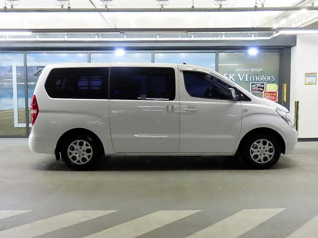 HYUNDAI Starex - Vista 3