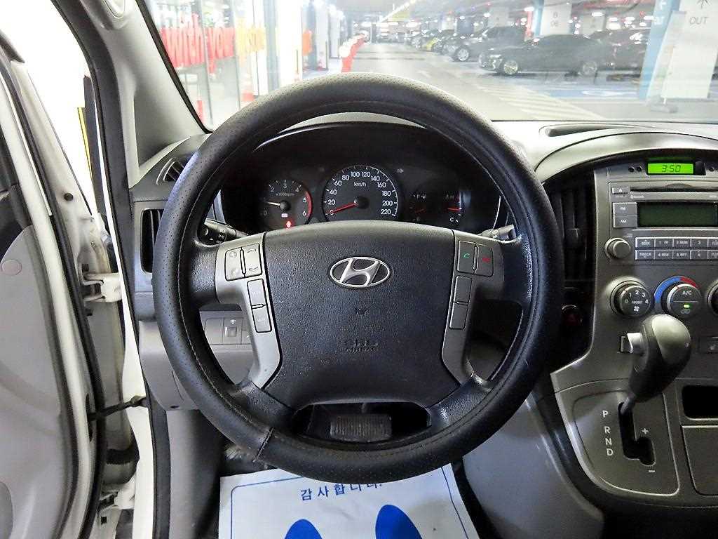 HYUNDAI Starex - Vista 8