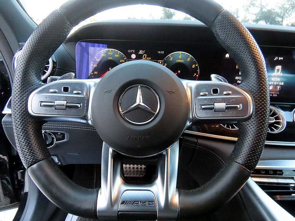 Mercedes Benz AMG GT - Vista 8