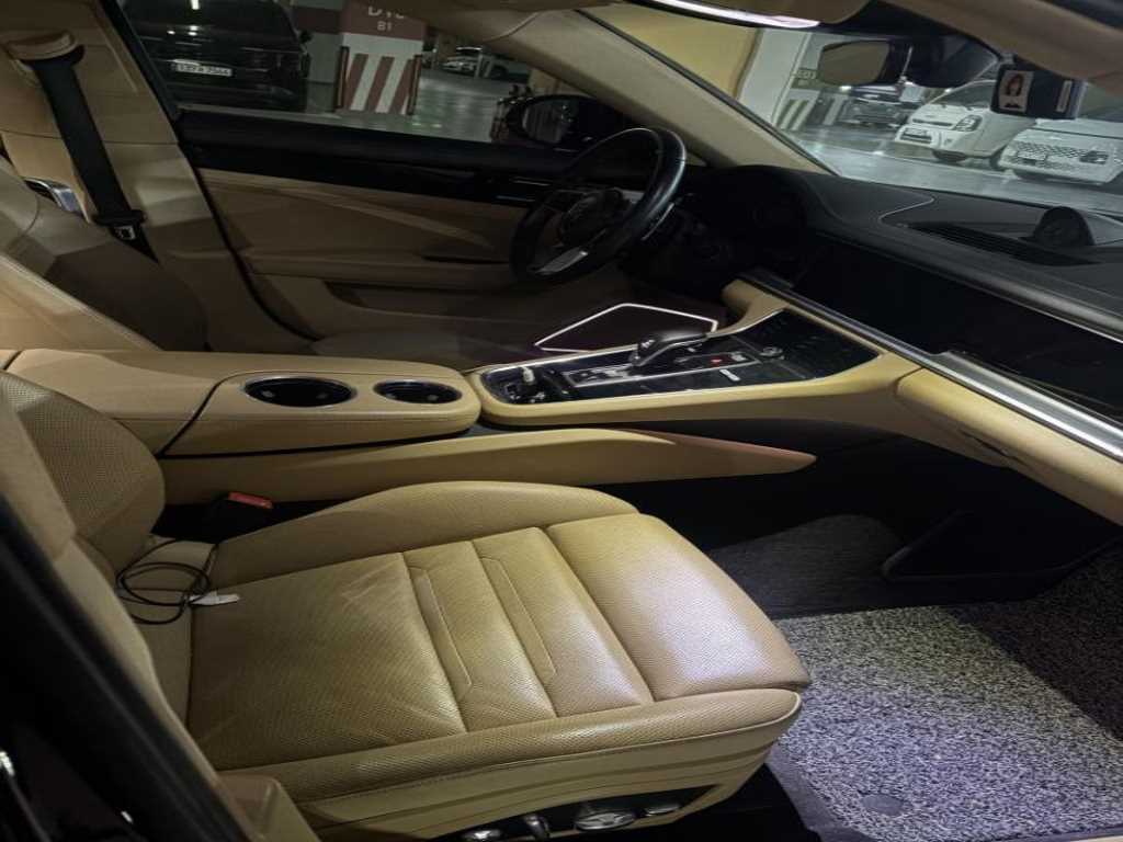 Porsche Panamera - Vista 4