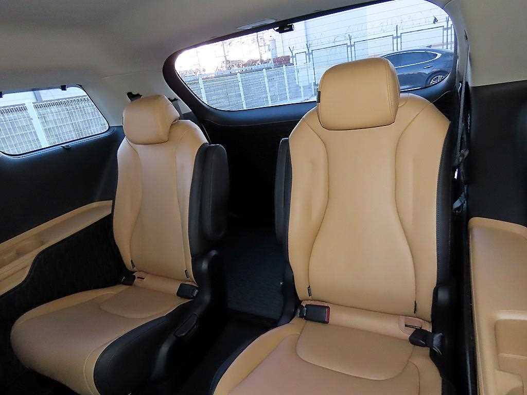 KIA Carnival - Vista 7