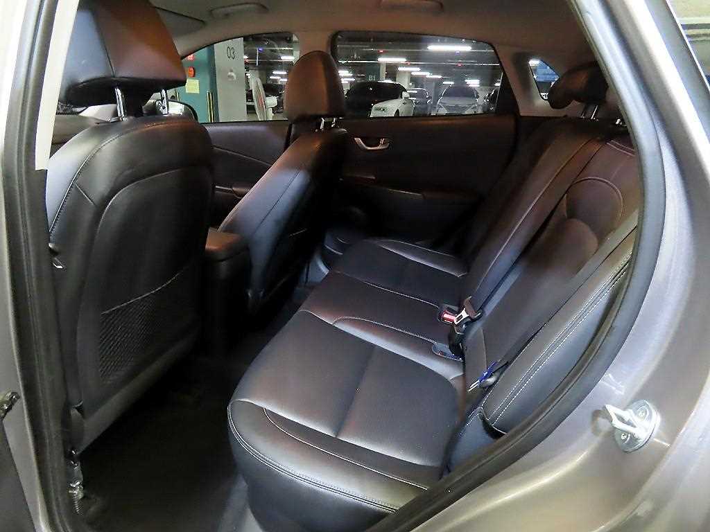 HYUNDAI Kona - Vista 7