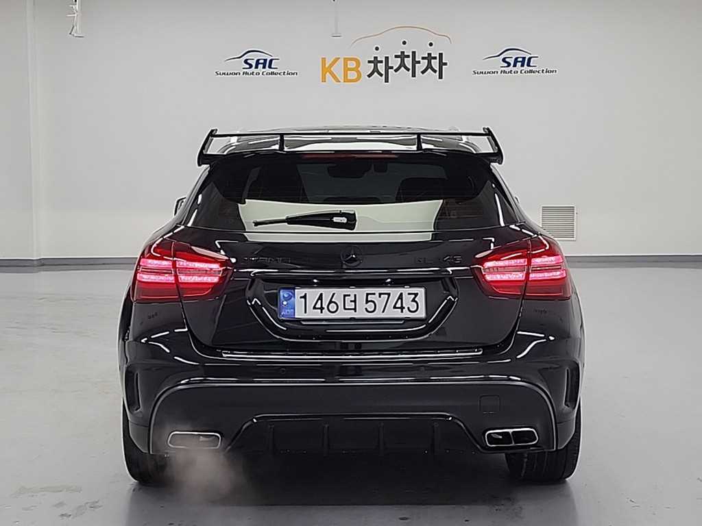 Mercedes Benz GLA Class - Vista 4