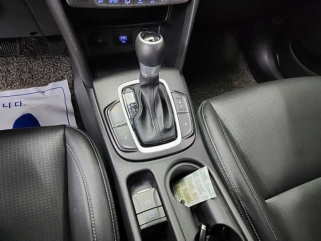 HYUNDAI Kona - Vista 8