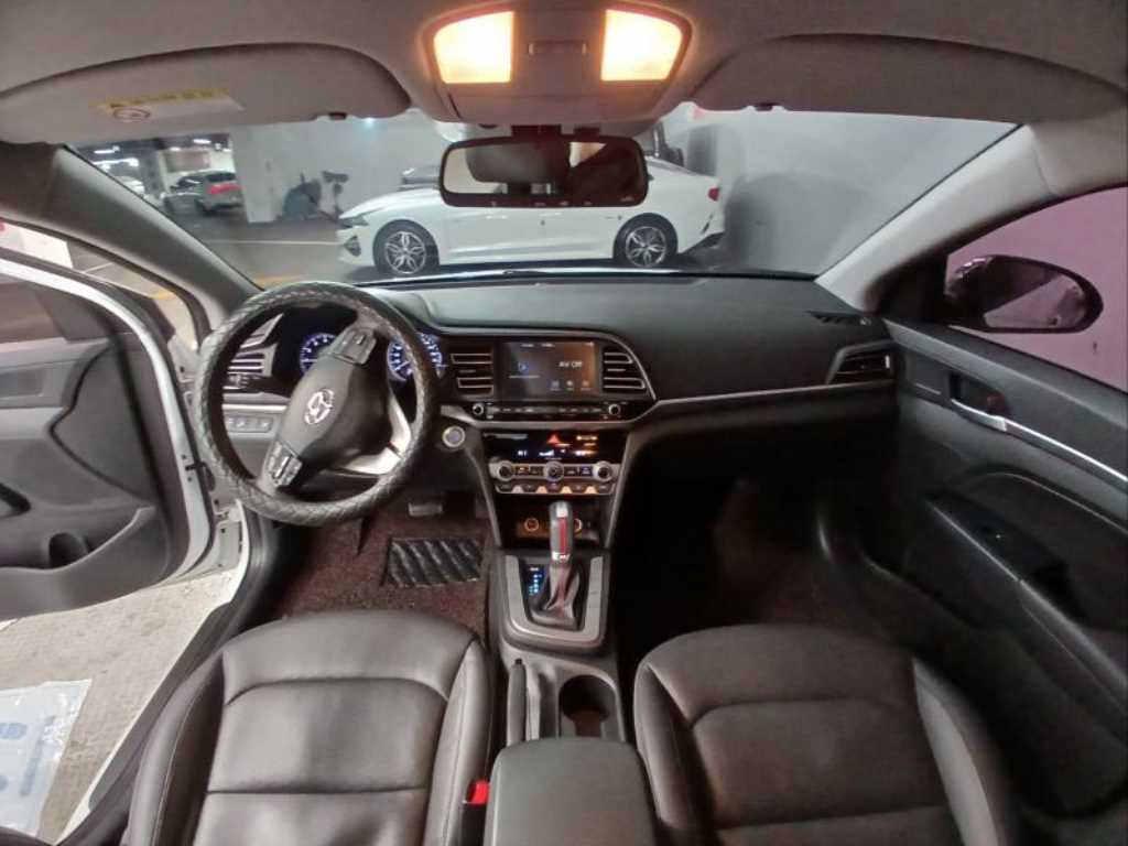 HYUNDAI Avante - Vista 6