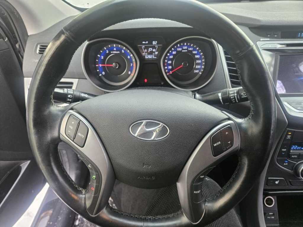 HYUNDAI Avante - Vista 4