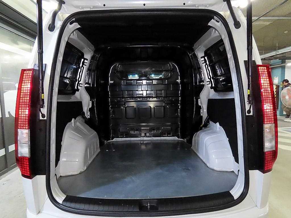 HYUNDAI Staria 2025 Blanco - Importación desde Corea - HF Imports Iquique - Foto 17