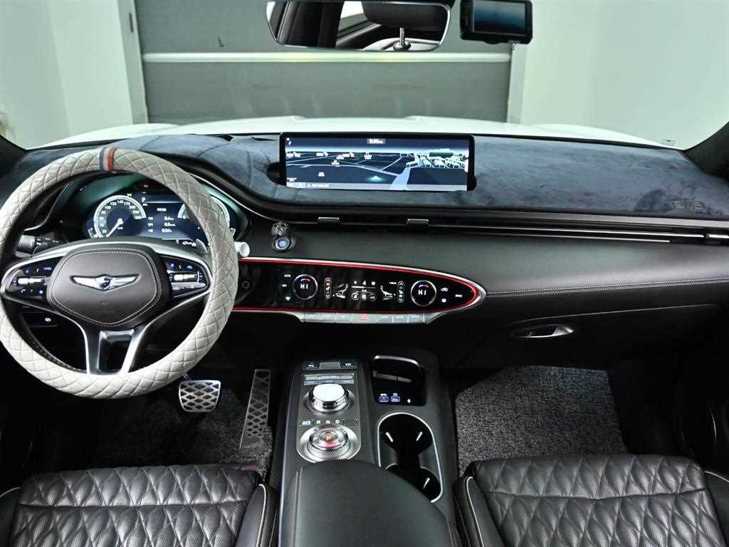 Genesis GV70 - Vista 7