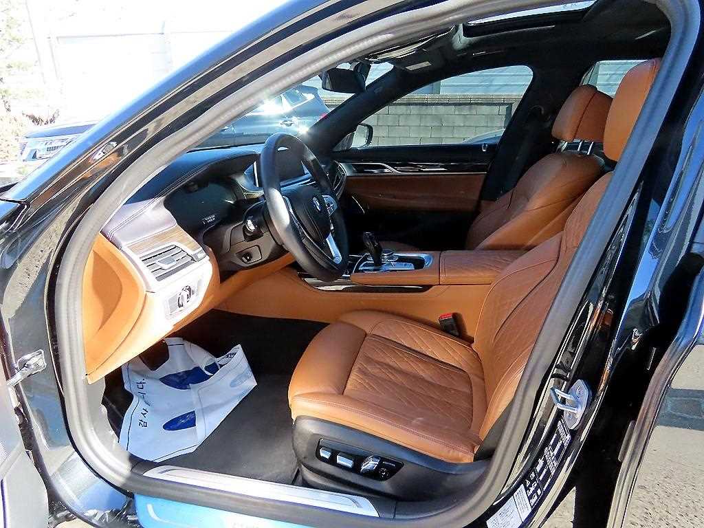 BMW 7 Series - Vista 5