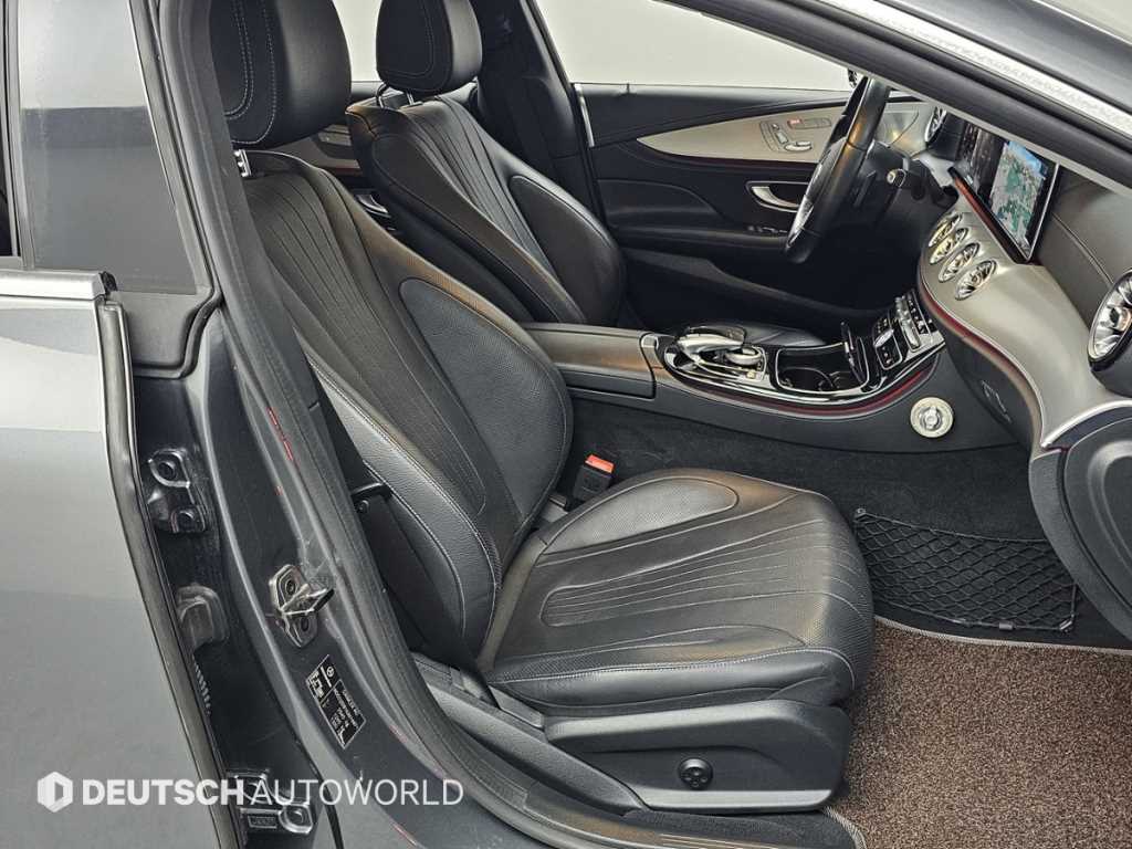 Mercedes Benz CLS Class - Vista 10