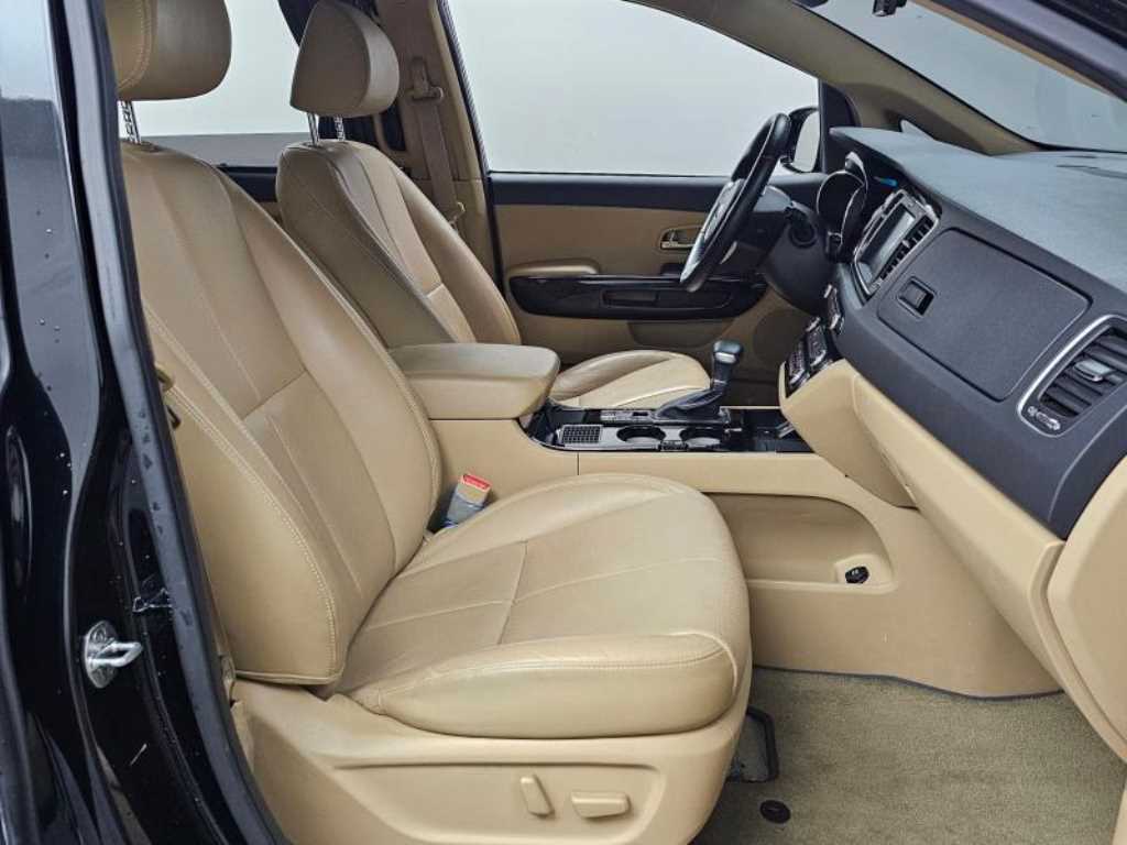 KIA Carnival - Vista 10