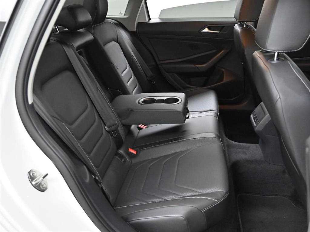 Volkswagen Jetta - Vista 12