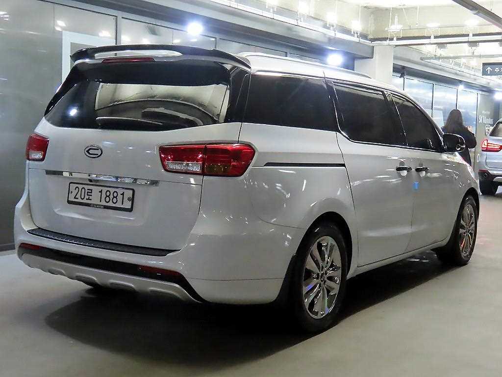 KIA Carnival - Vista 4