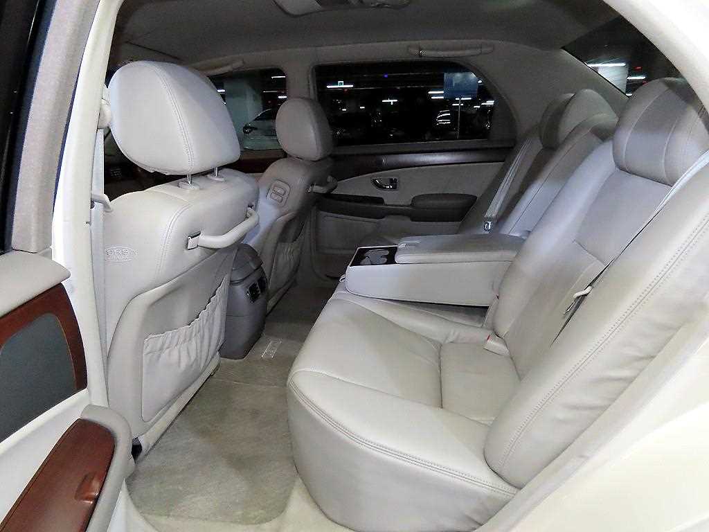 HYUNDAI Equus - Vista 7