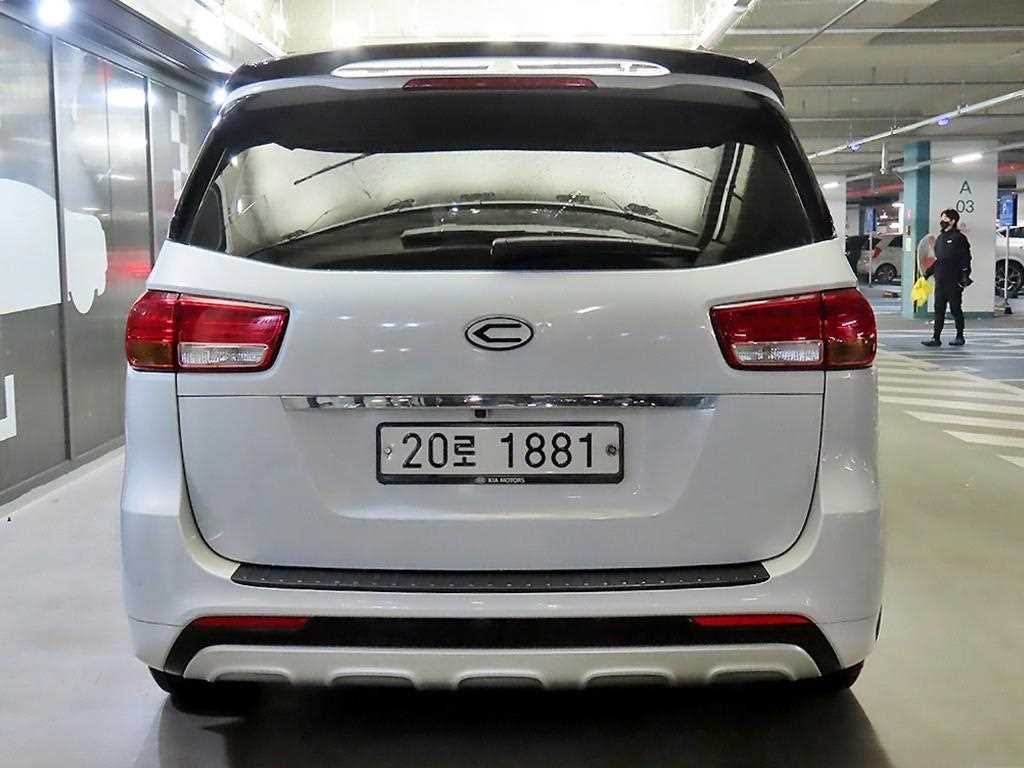KIA Carnival - Vista 5