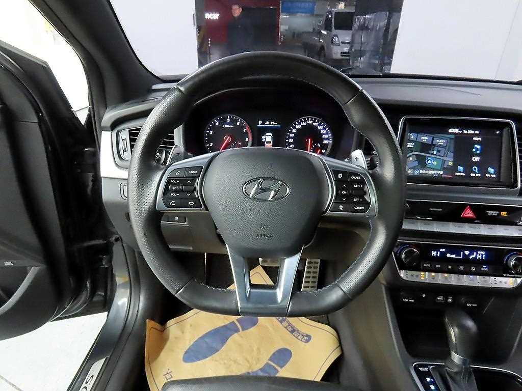 HYUNDAI Sonata - Vista 8