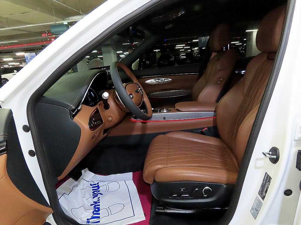 Genesis GV70 - Vista 6