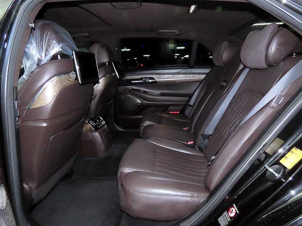 Genesis G90 - Vista 7