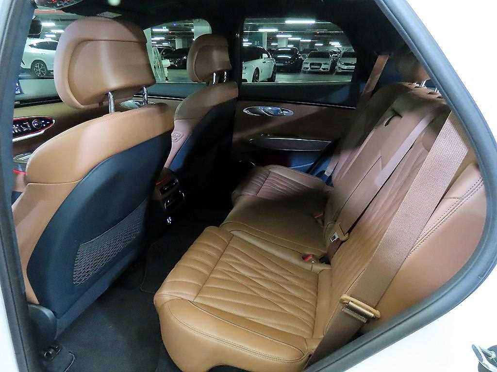 Genesis GV70 - Vista 7