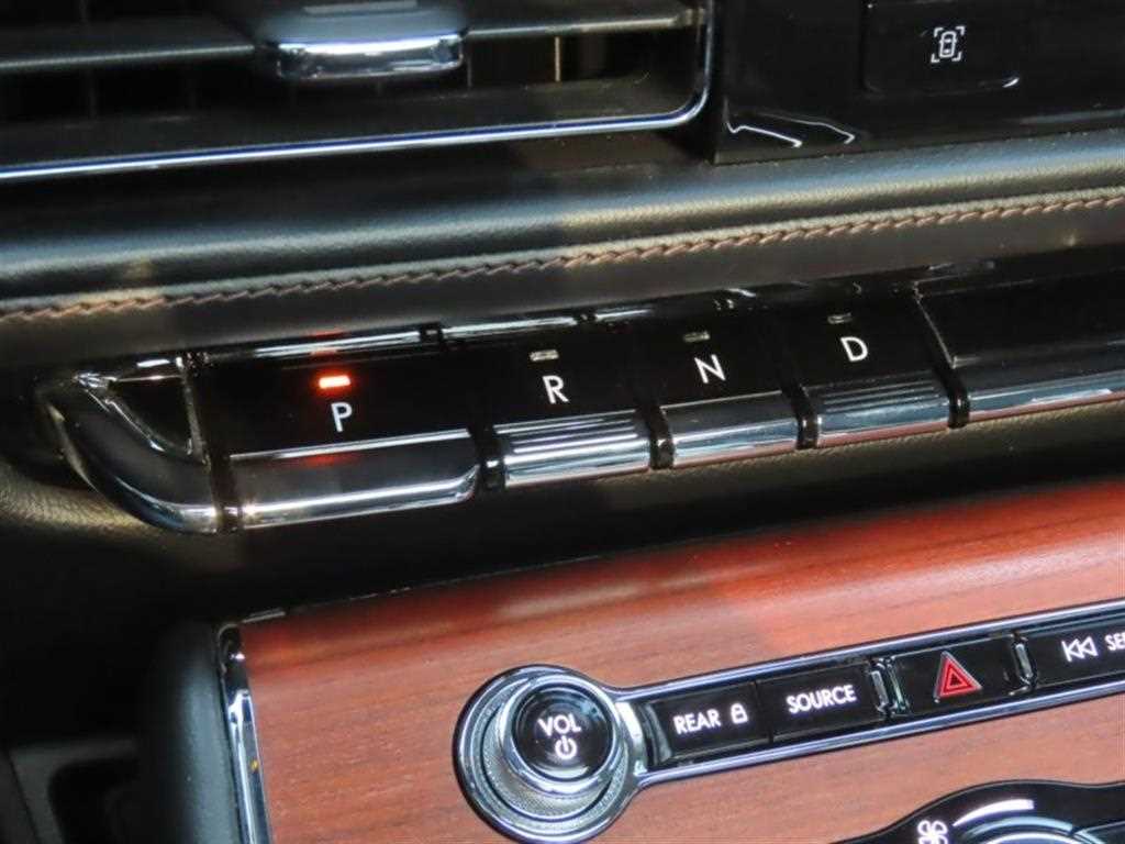 Lincoln Aviator - Vista 6