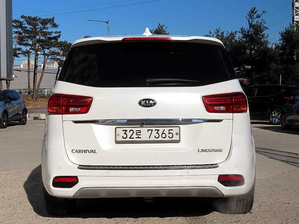 KIA Carnival - Vista 4