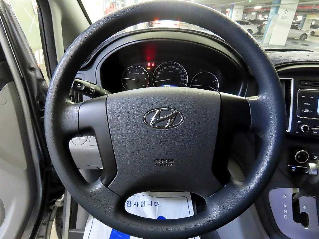 HYUNDAI Starex - Vista 8