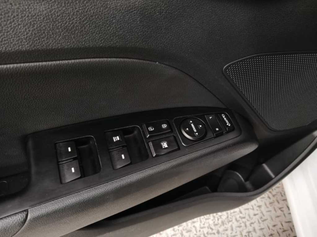 HYUNDAI Avante - Vista 11