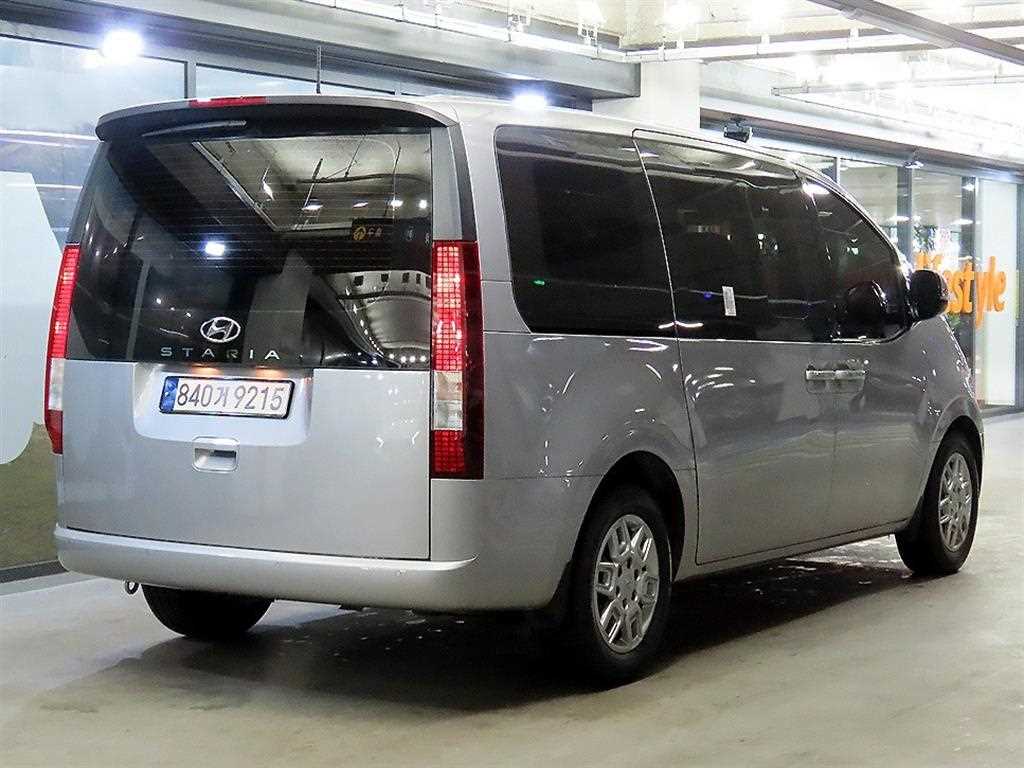 HYUNDAI Staria - Vista 4