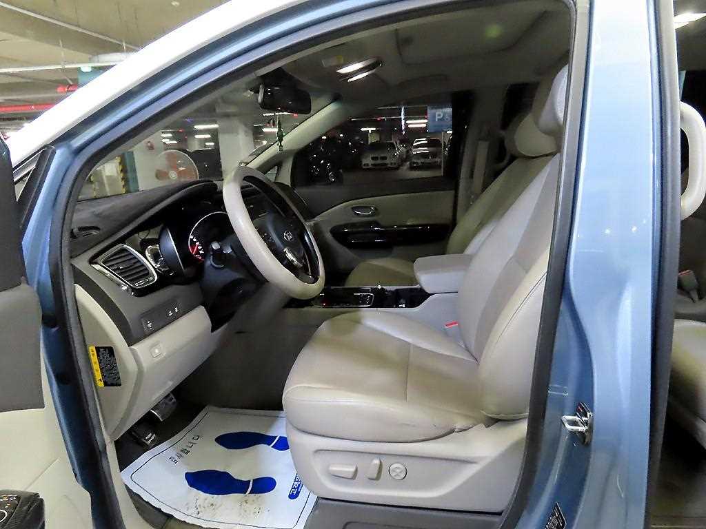 KIA Carnival - Vista 6