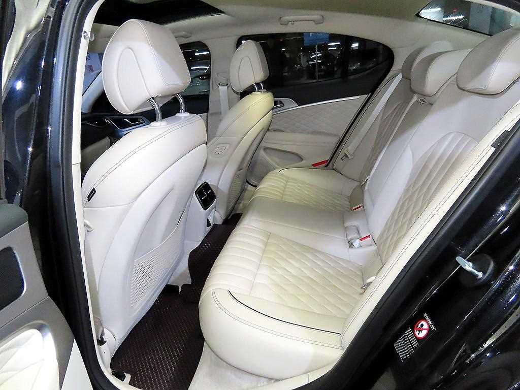 Genesis G70 - Vista 7