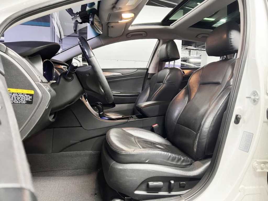 HYUNDAI Sonata - Vista 10