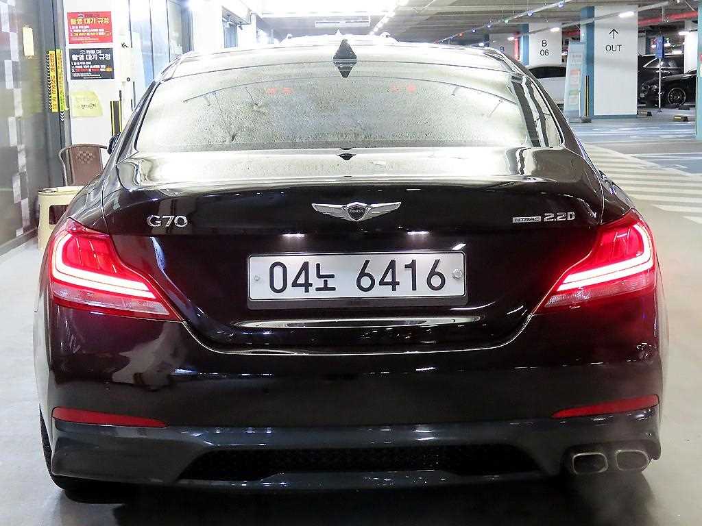 Genesis G70 - Vista 5