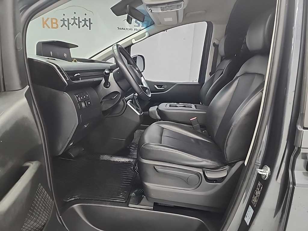 HYUNDAI Staria - Vista 12