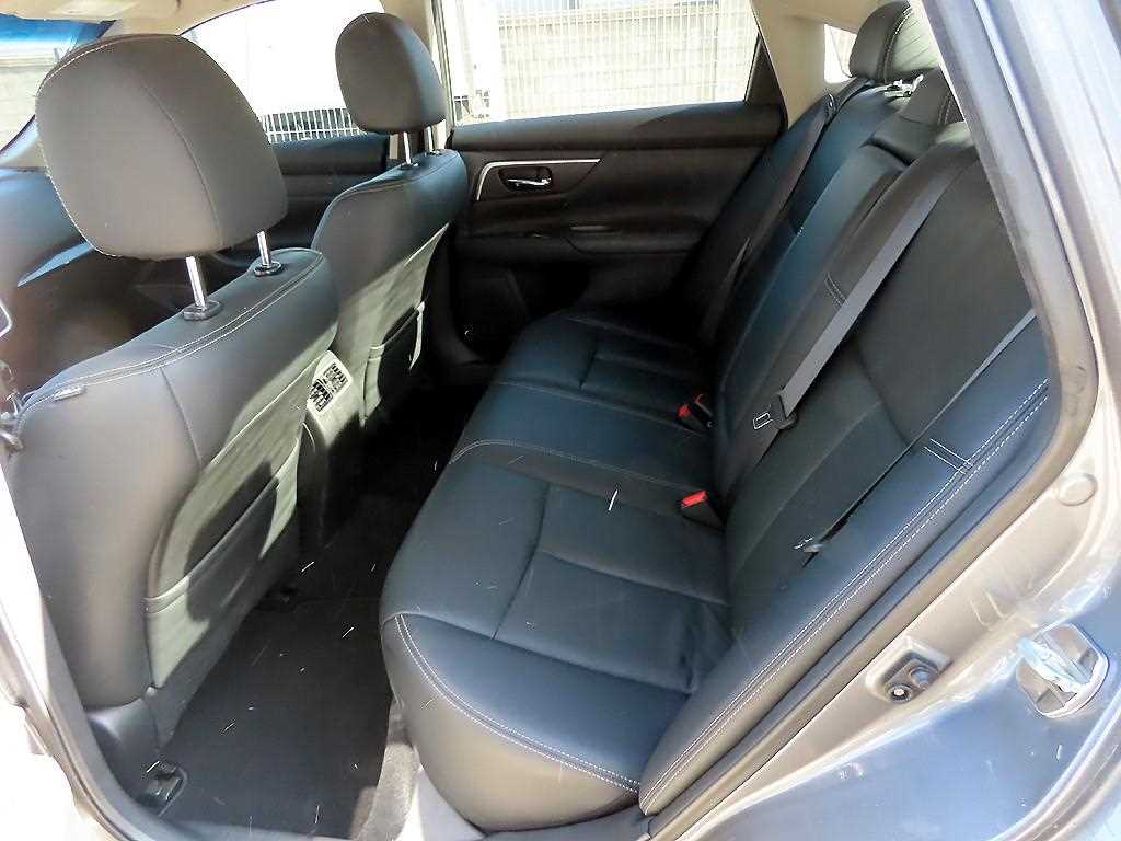 Nissan Altima - Vista 6