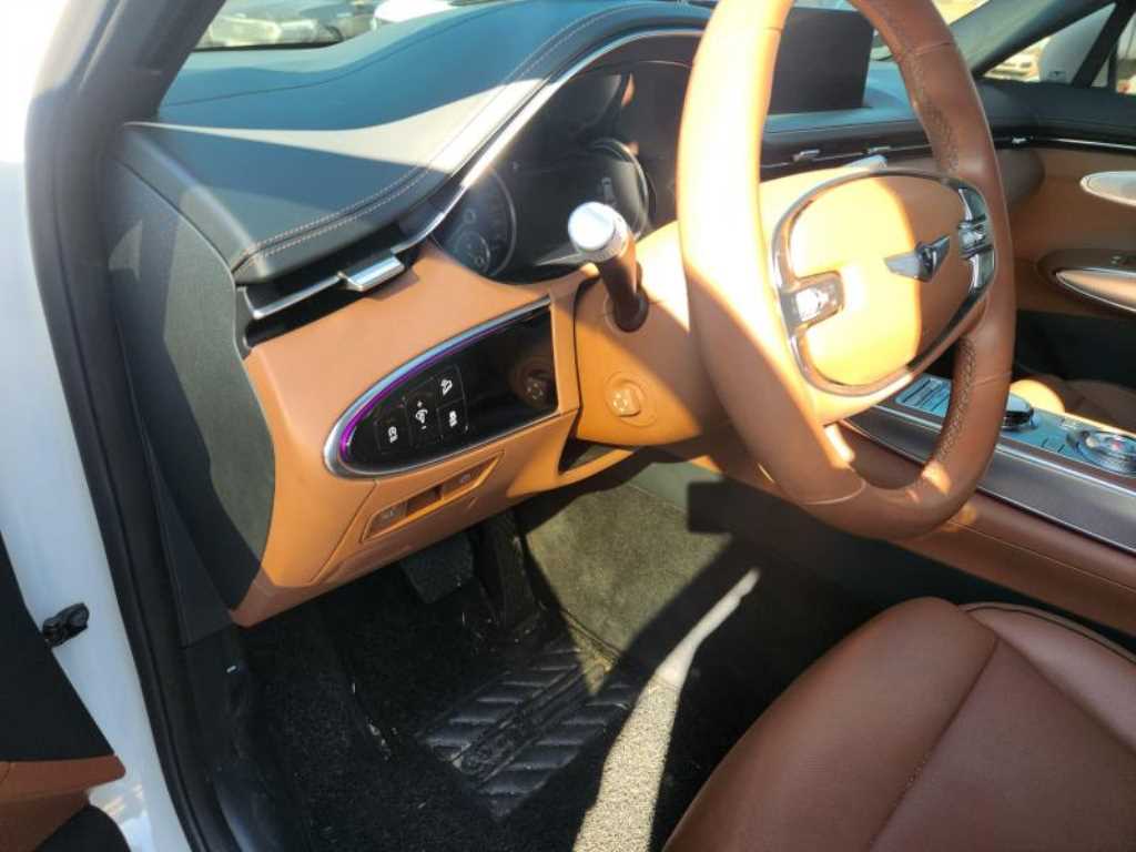 Genesis GV70 - Vista 7