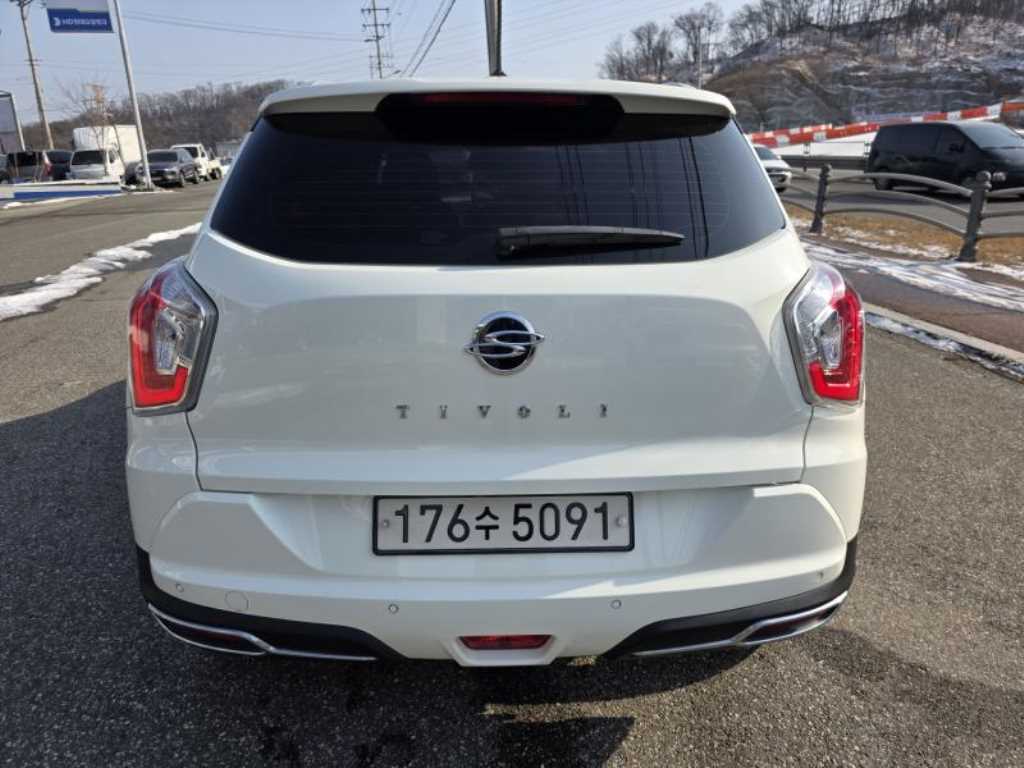 Ssangyong Tivoli - Vista 5