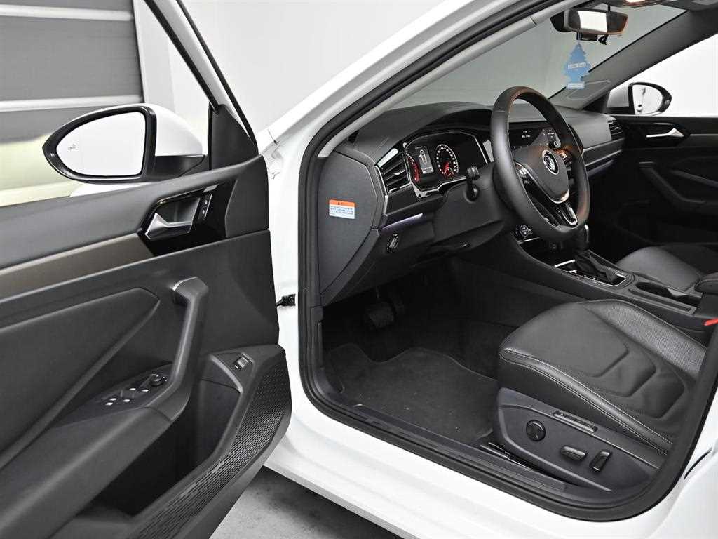 Volkswagen Jetta - Vista 11